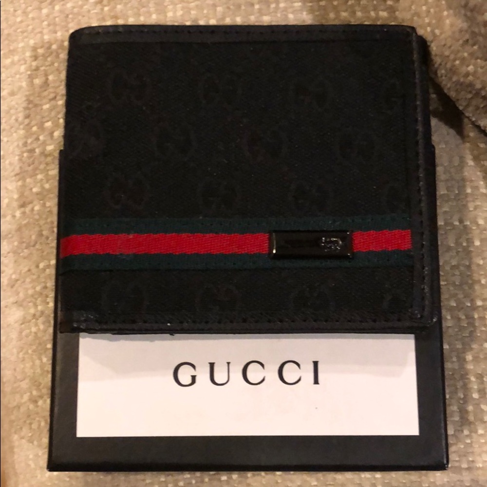 Gucci Wallet SOLD